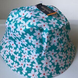 NWT, Juncture, Blue with white daisy, women's bucket hat, One size fits most